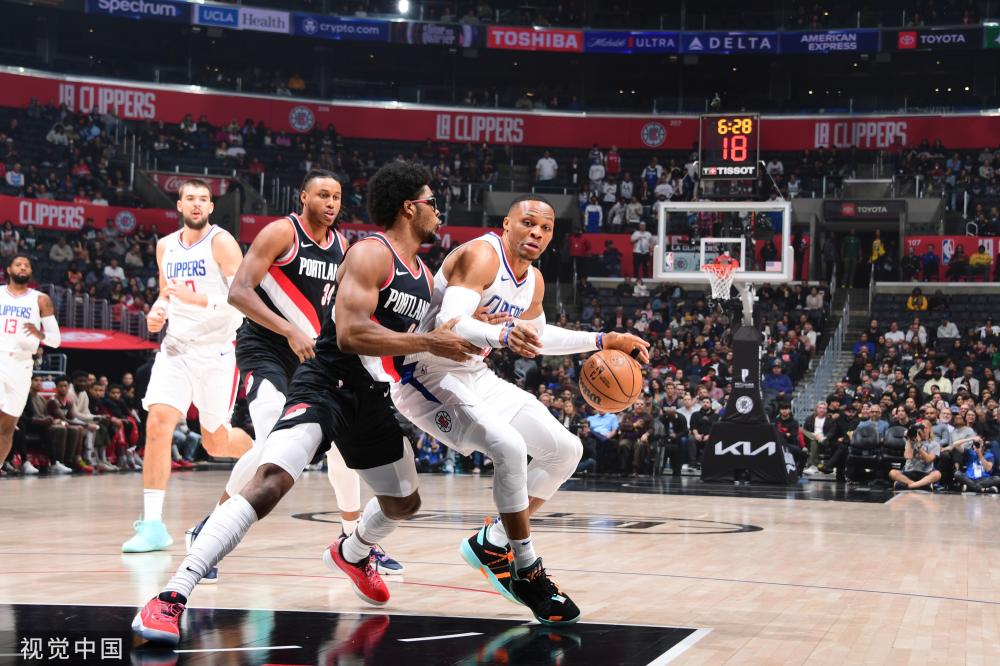 虽然他在新 虽然他在新